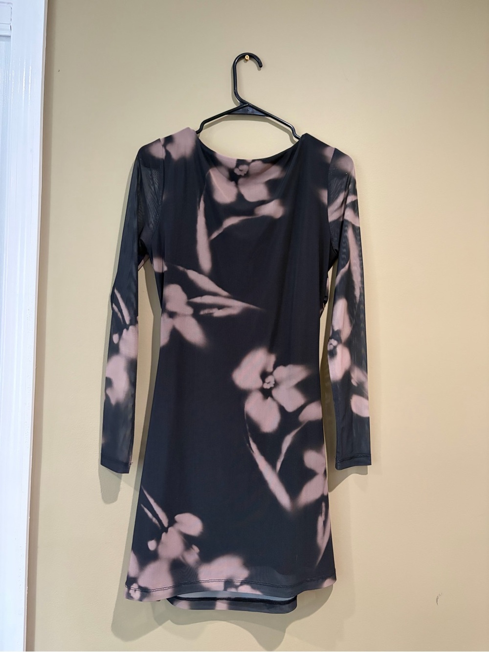 Dynamite dress Women’s Long Sleeve Floral Print Bodycon Dress - Black Tan Large